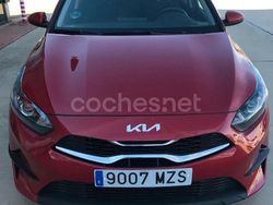 Rojo Usado 2025 Kia Ceed Berlina | 20.000 € (Precio justo)