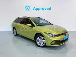 Amarillo Usado 2023 VW Golf VIII Life Familiar | 25.900 € (Precio justo)