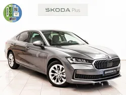 Gris Usado 2024 Skoda Superb Selection Berlina | 35.990 € (Precio justo)