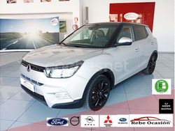 Gris / plata Usado 2016 Ssangyong (KGM) Tivoli Limited SUV | 12.200 €