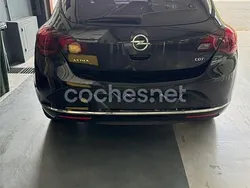 Negro Usado 2013 Opel Astra Selective Berlina | 6900 € (Precio justo)