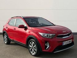 Rojo Usado 2024 Kia Stonic SUV | 18.500 € (Precio justo)