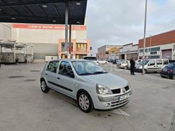Gris / plata Usado 2004 Renault Clio II Berlina | 2890 € (Precio justo)