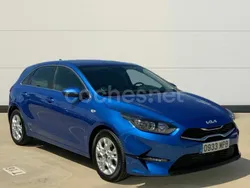 Azul Usado 2024 Kia Ceed Berlina | 20.400 € (Precio justo)