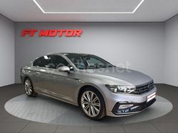 Gris / plata Usado 2022 VW Passat R-line Berlina | 21.999 € (Caro)