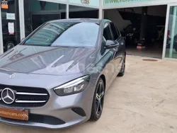 Gris Usado 2021 Mercedes B180 Monovolumen | 26.975 € (Precio justo)