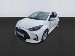 Blanco Usado 2022 Toyota Yaris Hybrid Business Edition Utilitario | 17.100 € (Precio justo)