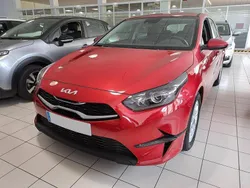 Rojo Usado 2024 Kia Ceed Berlina | 25.000 € (Caro)