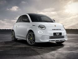 Blanco Nuevo 2025 Abarth 500e Turismo Utilitario | 42.099 €