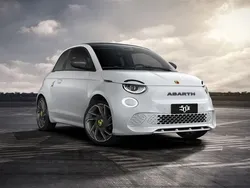 Blanco Nuevo 2025 Abarth 500e Turismo Utilitario | 42.099 €