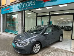 Gris / plata Usado 2023 VW Golf VIII Life Berlina | 22.900 € (Precio justo)