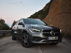Gris / plata Usado 2021 Mercedes GLA250 SUV | 28.800 € (Precio justo)