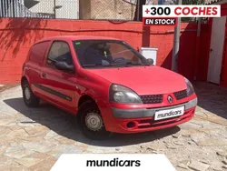 Rojo Usado 2003 Renault Clio II Utilitario | 1990 € (Precio justo)