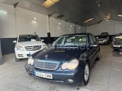 Azul Usado 2003 Mercedes C200 Classic Berlina | 5500 €