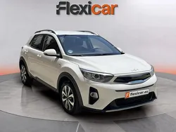 Blanco Usado 2023 Kia Stonic SUV | 14.990 € (Buen precio)