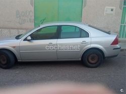 Gris / plata Usado 2002 Ford Mondeo Ghia Berlina | 2400 € (Un poco caro)