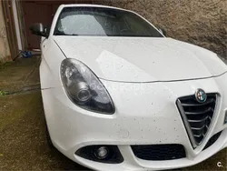Blanco Usado 2014 Alfa Romeo Giulietta Distinctive Utilitario | 9299 € (Precio justo)