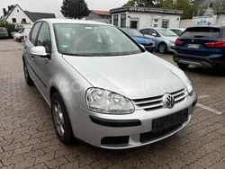 Gris / plata Usado 2004 VW Golf IV Trendline Berlina | 3900 € (Buen precio)