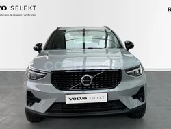 Gris / plata Usado 2024 Volvo XC40 Plus SUV | 38.900 € (Precio justo)