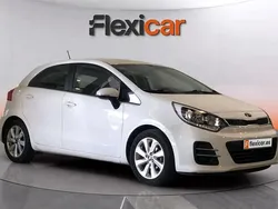 Blanco Usado 2016 Kia Rio Berlina | 9740 € (Precio justo)