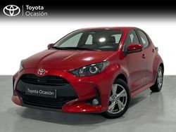 Rojo Usado 2024 Toyota Yaris Hybrid Active Utilitario | 21.990 € (Precio justo)