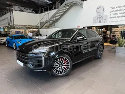 Negro Usado 2024 Porsche Cayenne Turbo E-Hybrid SUV | 185.000 € (Buen precio)
