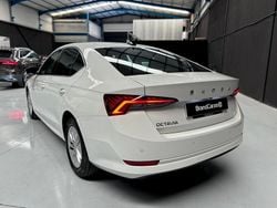 Blanco Usado 2023 Skoda Octavia Ambition | 21.800 € (Precio justo)
