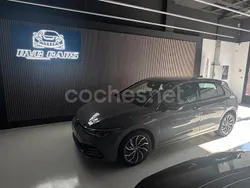 Gris / plata Usado 2021 VW Golf VIII Life Berlina | 21.999 € (Precio justo)