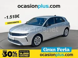 Gris / plata Usado 2023 Opel Astra Edition Berlina | 16.700 € (Buen precio)
