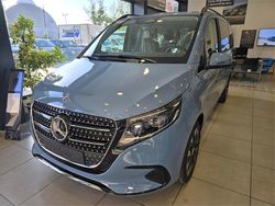 Azul Nuevo 2025 Mercedes V220 Avantgarde Monovolumen | 79.000 € (Caro)
