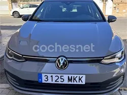 Gris / plata Usado 2021 VW Golf VIII Life Berlina | 23.500 € (Buen precio)