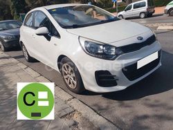 Blanco Usado 2015 Kia Rio Berlina | 7850 € (Precio justo)
