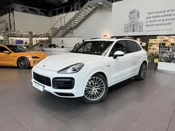 Blanco Usado 2023 Porsche Cayenne Platinum Edition SUV | 91.500 € (Buen precio)