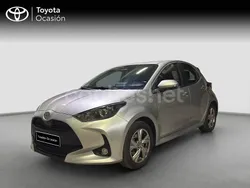 Gris / plata Usado 2024 Toyota Yaris Hybrid Active Berlina | 20.490 € (Buen precio)