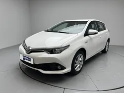 Blanco Usado 2019 Toyota Auris Hybrid Business Edition Berlina | 17.900 € (Un poco caro)