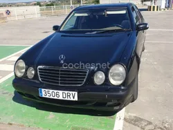 Negro Usado 2002 Mercedes E320 Elegance Berlina | 3200 €