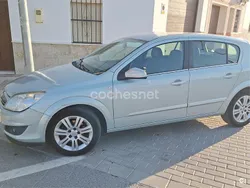 Verde Usado 2009 Opel Astra Edition Berlina | 3500 € (Precio justo)