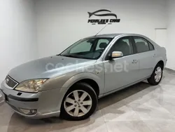 Gris / plata Usado 2007 Ford Mondeo Futura Berlina | 2590 € (Precio justo)