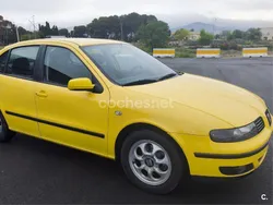 Amarillo Usado 2000 Seat Leon Sport Berlina | 3400 € (Caro)