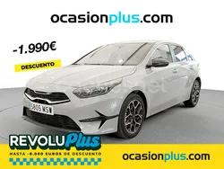 Gris / plata Usado 2024 Kia Ceed Style Berlina | 21.900 € (Un poco caro)