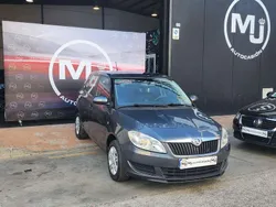Negro Usado 2014 Skoda Fabia Ambition Utilitario | 6999 € (Precio justo)