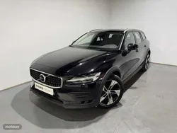 Negro Usado 2023 Volvo V60 CC Core Familiar | 42.700 € (Precio justo)