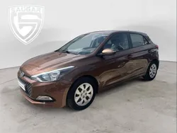Marrón Usado 2015 Hyundai i20 Berlina | 10.990 € (Caro)