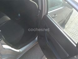 Gris / plata Usado 2002 Ford Focus Trend Berlina | 2900 €