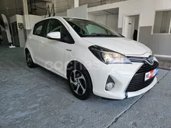 Blanco Usado 2015 Toyota Yaris Hybrid Advance Berlina | 12.990 € (Precio justo)