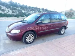 Granate Usado 2002 Chrysler Voyager Monovolumen | 3000 € (Precio justo)