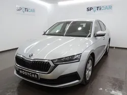 Gris Usado 2022 Skoda Octavia Ambition Utilitario | 25.595 € (Un poco caro)