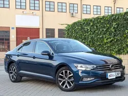 Azul Usado 2021 VW Passat Executive Berlina | 17.950 € (Precio justo)