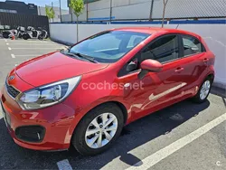 Rojo Usado 2013 Kia Rio Berlina | 6500 € (Buen precio)
