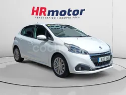 Blanco Usado 2018 Peugeot 208 Signature Sky Utilitario | 8990 € (Precio justo)